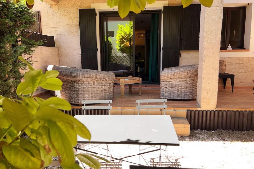 Cocoon'Isle - Jardinet- Jacuzzi Apartment L'Isle-sur-la-Sorgue Exterior photo