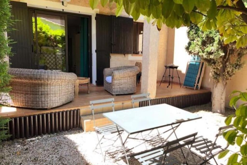 Cocoon'Isle - Jardinet- Jacuzzi Apartment L'Isle-sur-la-Sorgue Exterior photo